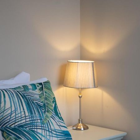Perfectly Located Central Chester Town House -2Br Exteriör bild