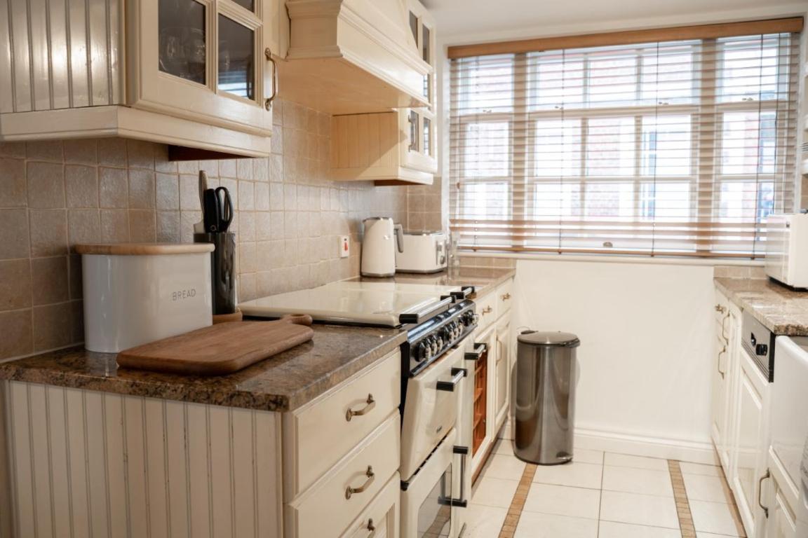 Perfectly Located Central Chester Town House -2Br Exteriör bild
