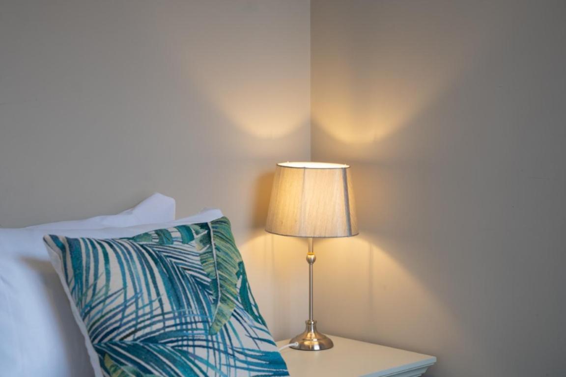 Perfectly Located Central Chester Town House -2Br Exteriör bild