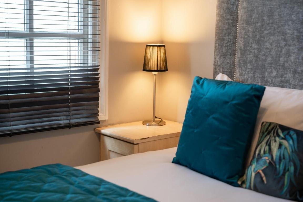 Perfectly Located Central Chester Town House -2Br Exteriör bild