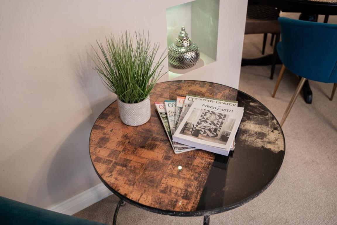 Perfectly Located Central Chester Town House -2Br Exteriör bild