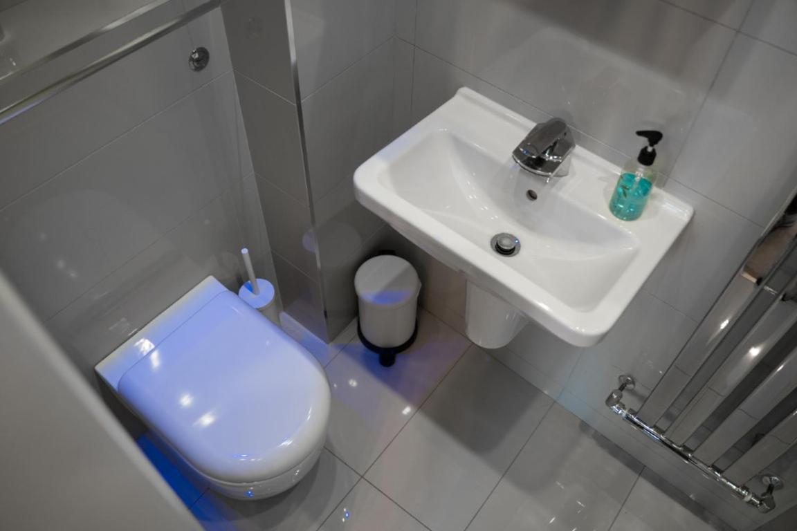 Perfectly Located Central Chester Town House -2Br Exteriör bild