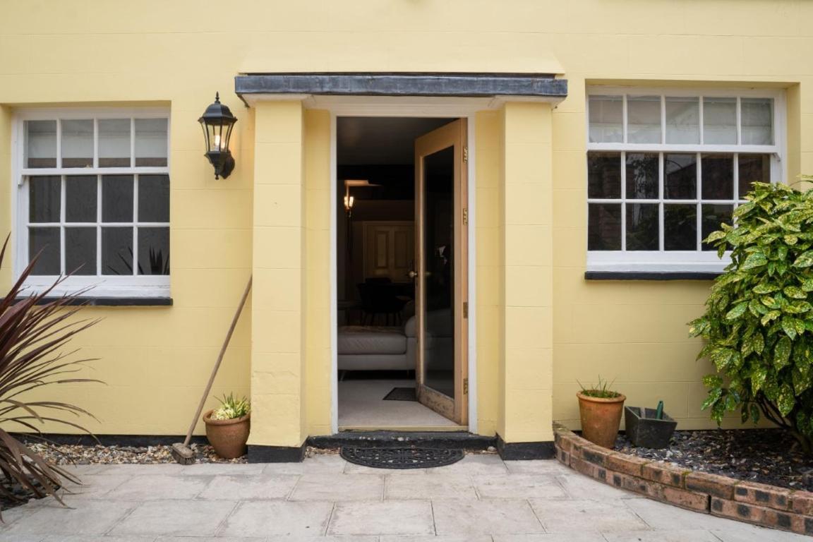 Perfectly Located Central Chester Town House -2Br Exteriör bild