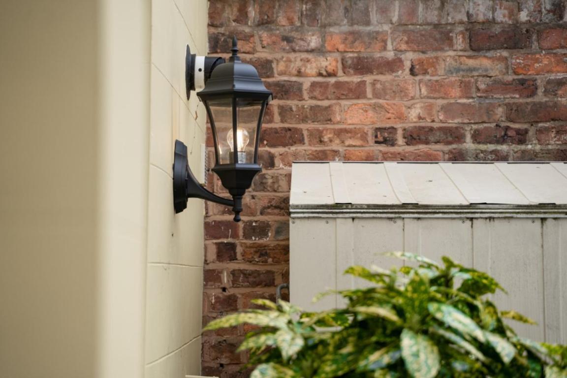 Perfectly Located Central Chester Town House -2Br Exteriör bild